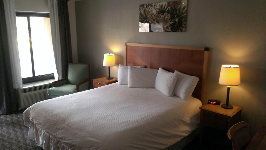 Howard Johnson By Wyndham Scottsdale Old Town Екстериор снимка